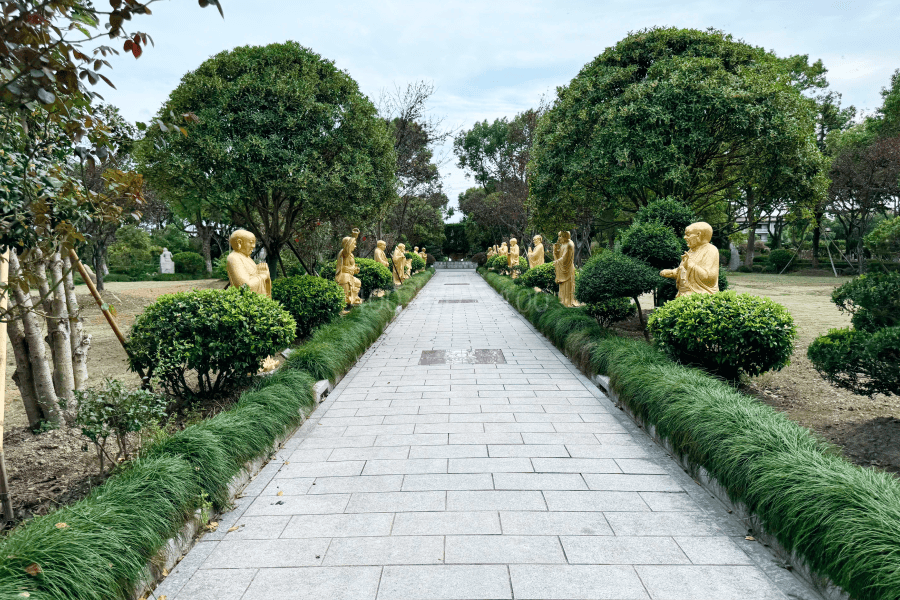 上海永福园陵特色铜人图