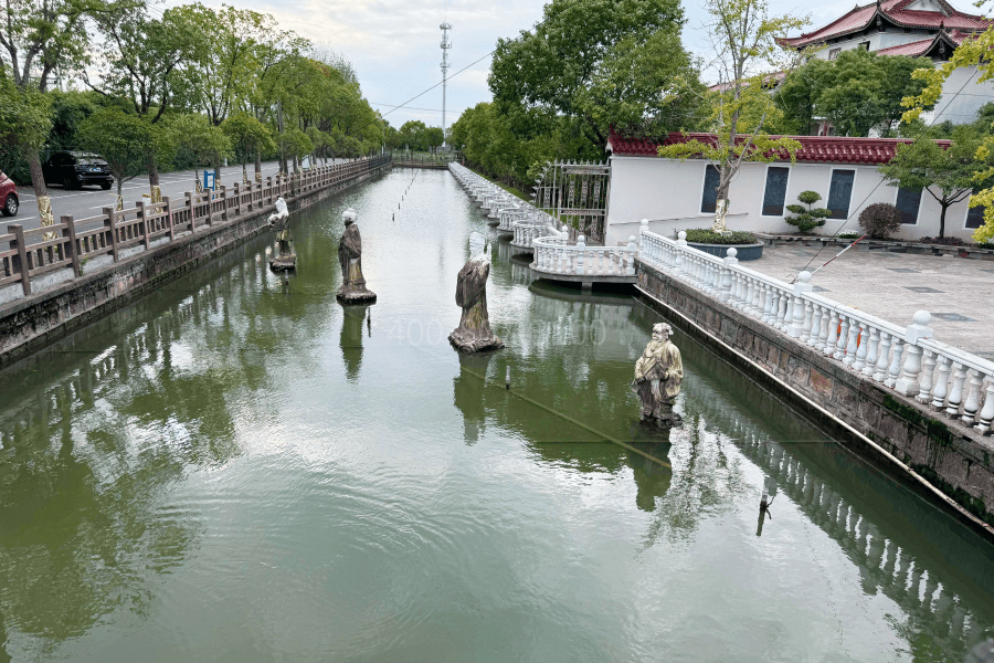 上海永福园陵园区湖景图